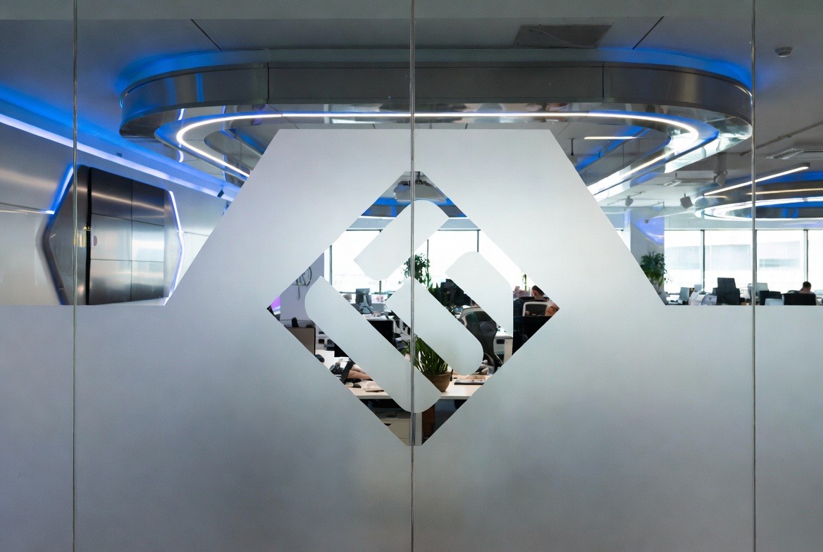 What Are Window Films and Vinyl Graphics on Glass? A Toronto Guide for Better Branding and Privacy